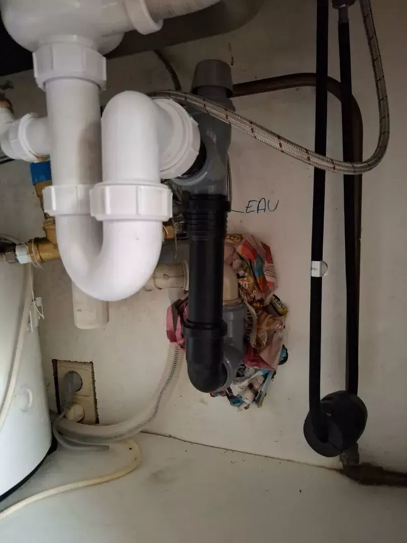 Fuite d’eau urgente, que Faire ? SH Dépannage - Plombier Urgent