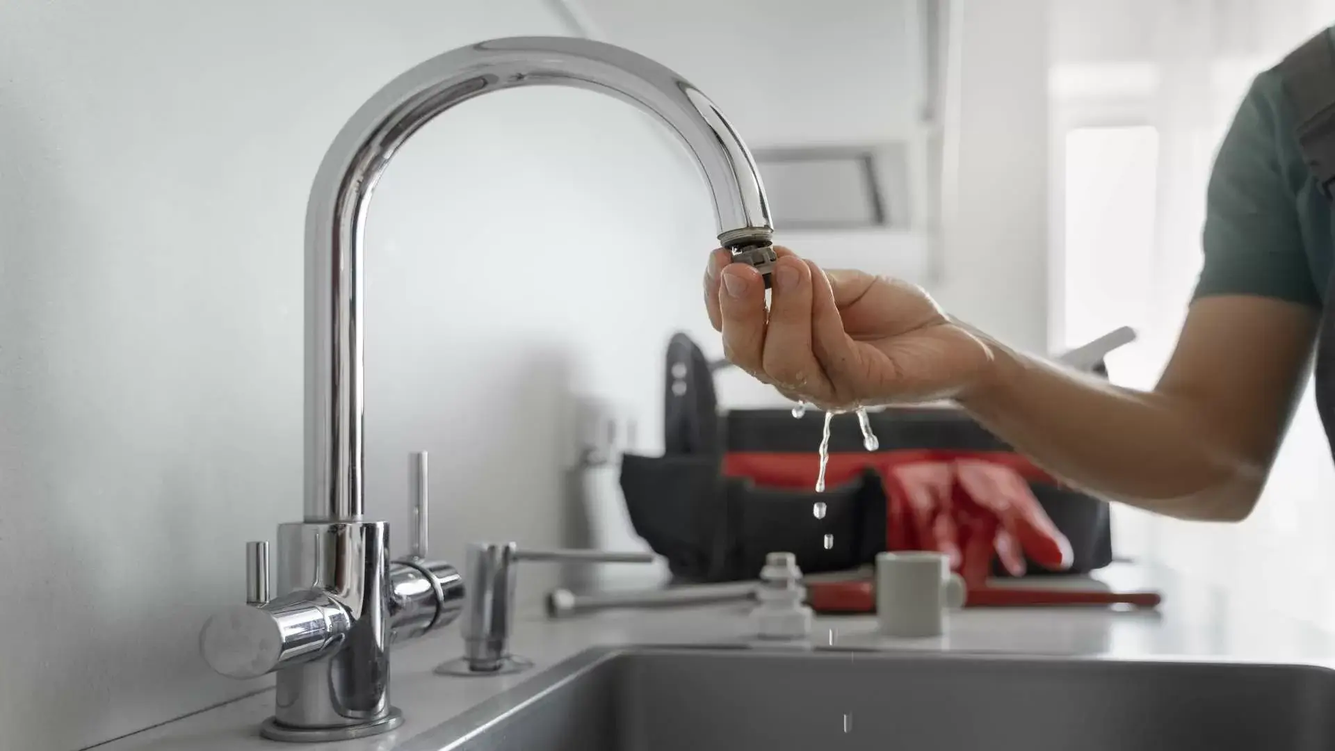 5 bruits étranges que fait votre plomberie — Causes et solutions pour les faire taire