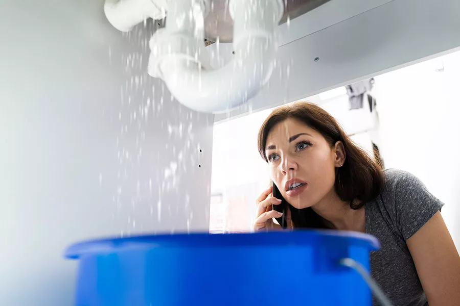 Plombier en intervention d'urgence pour fuite d'eau à Bruxelles