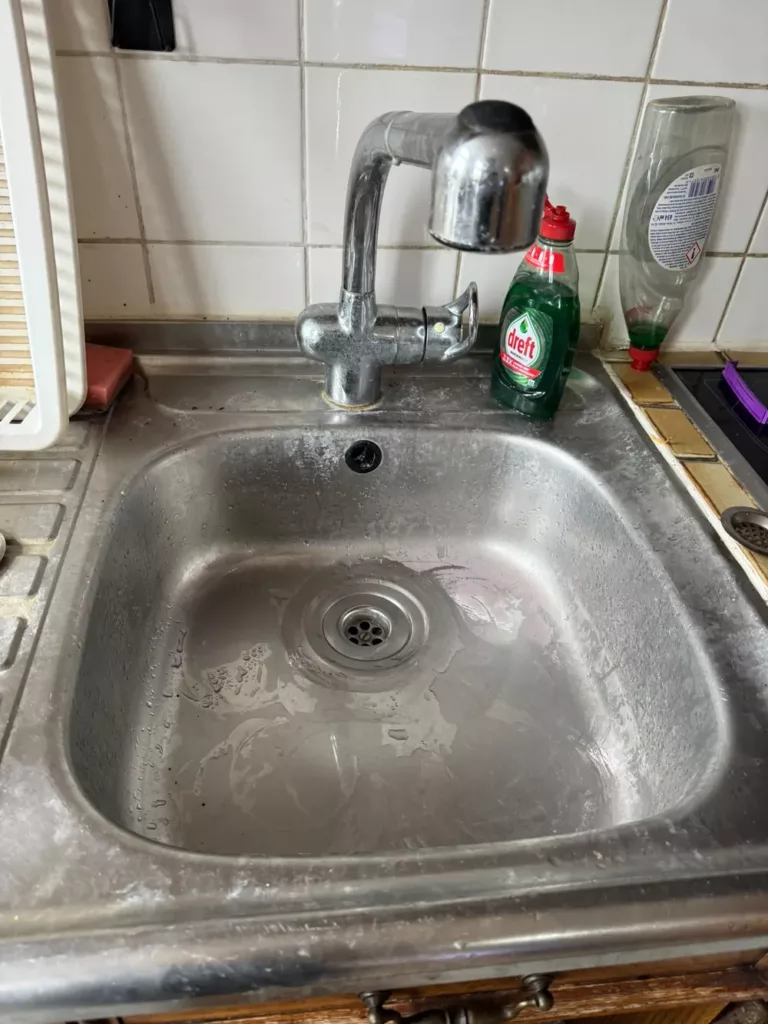 Évier de cuisine avant débouchage à Schaerbeek