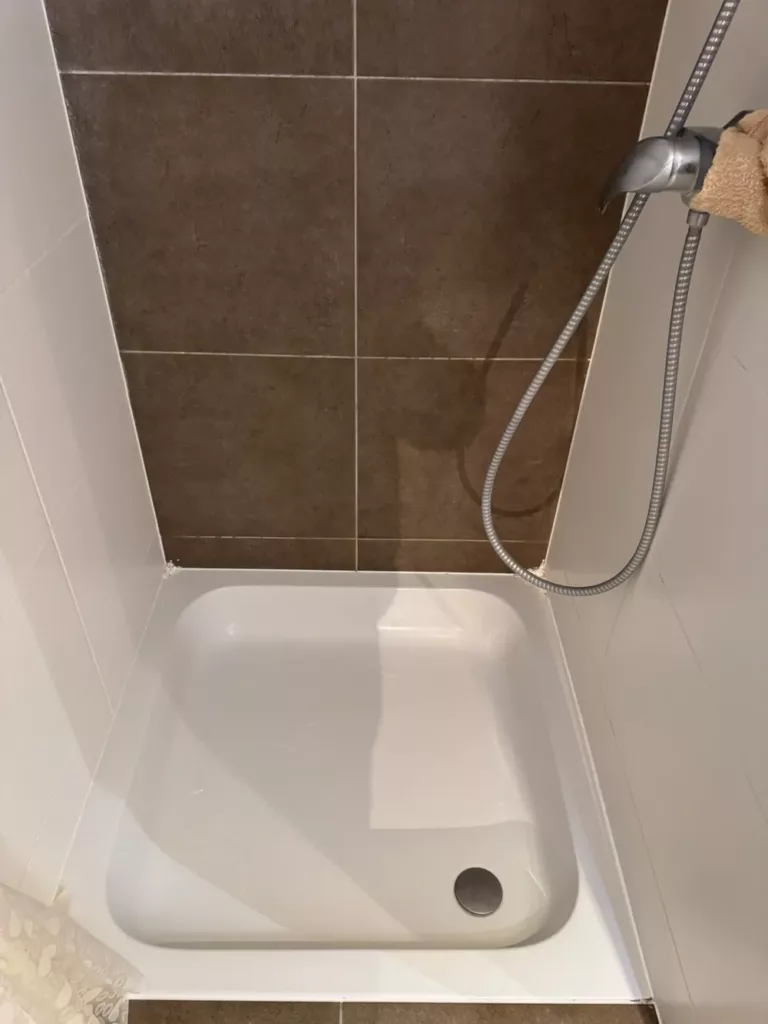 Receveur de douche après débouchage à Woluwe-Saint-Lambert